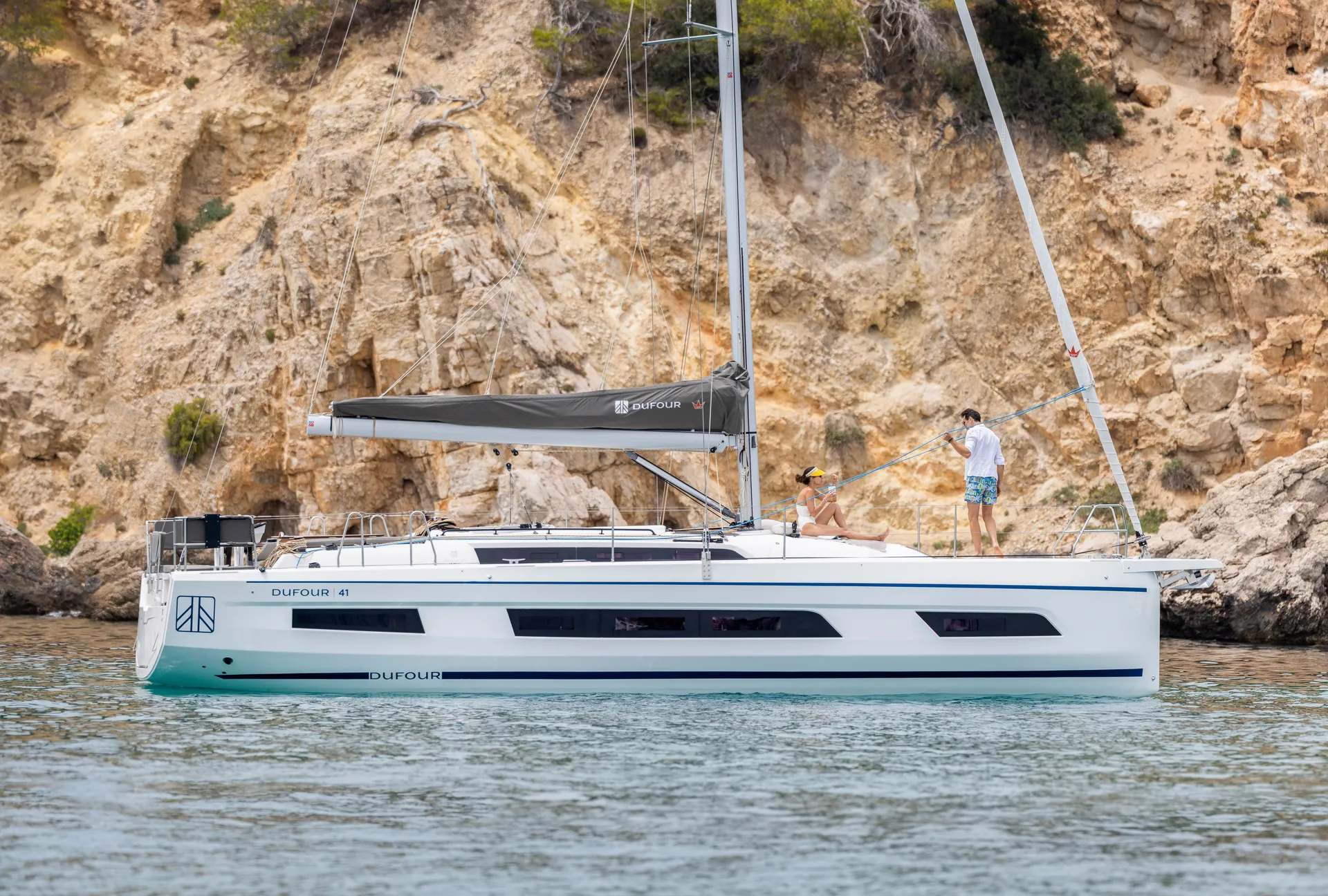 Dufour 41 sailing at speed