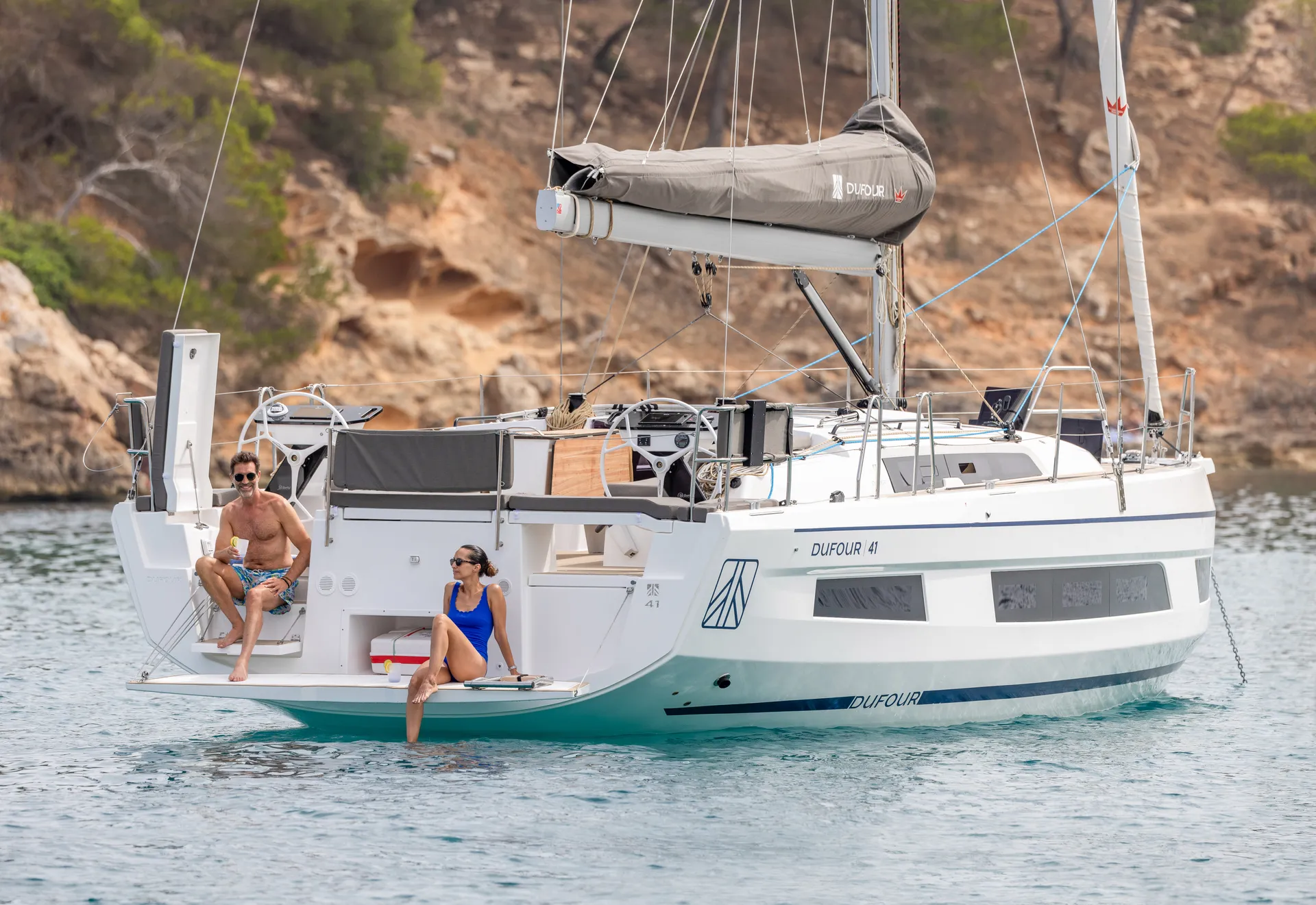 Dufour 41 profile sailing view