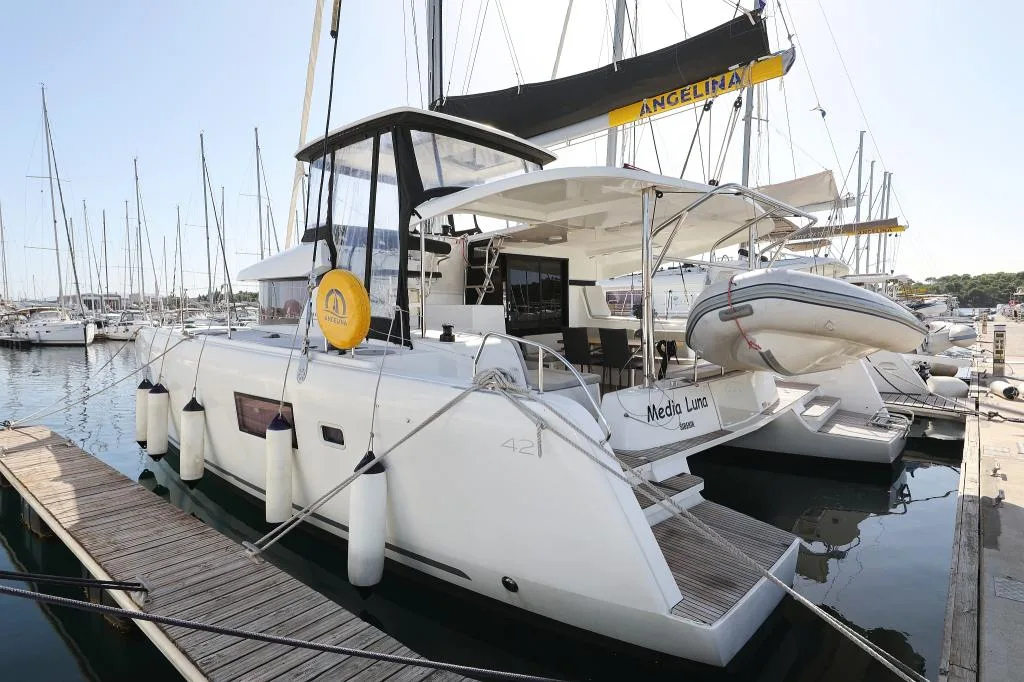 Lagoon 42 — photo 1
