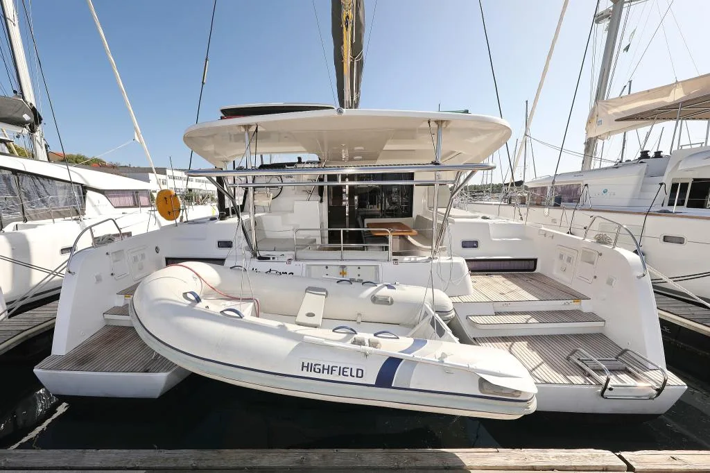 Lagoon 42 — photo 2