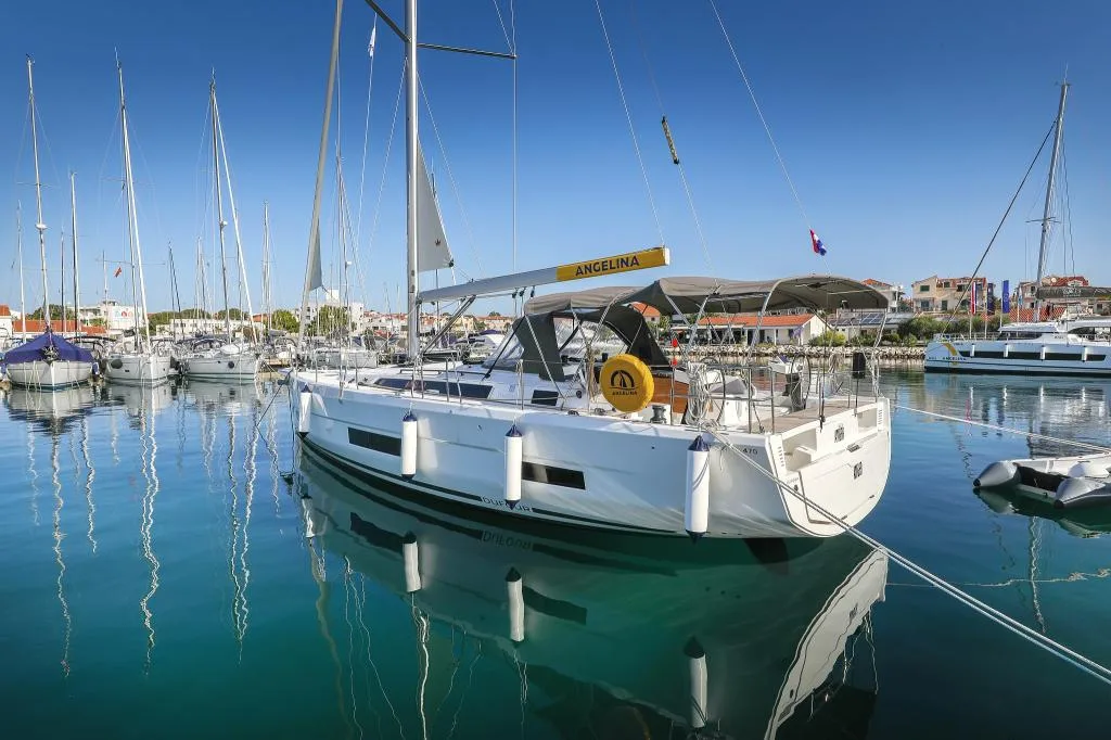 Dufour 470 "Amber"