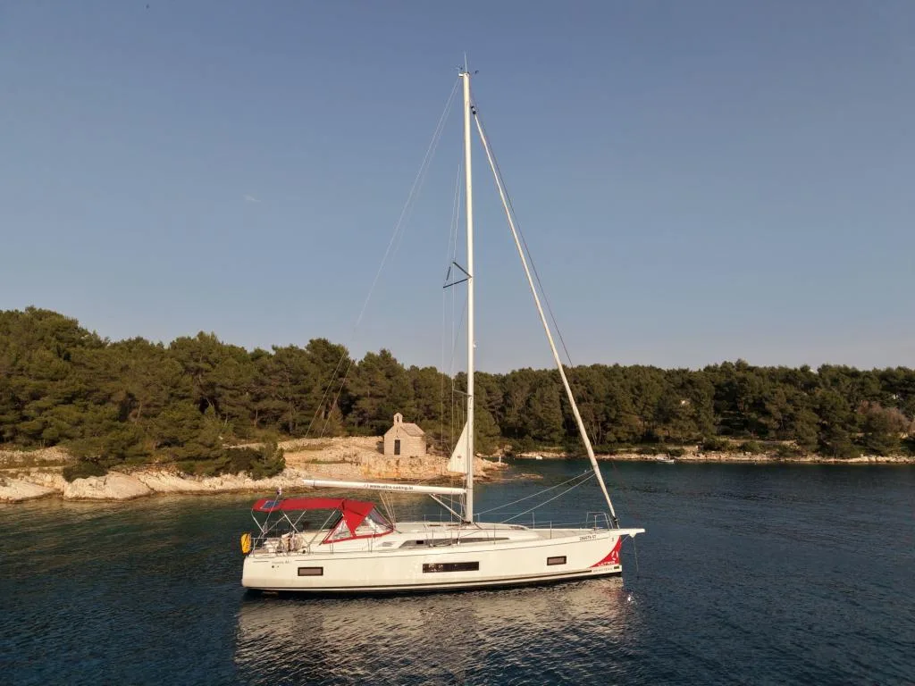 Beneteau Oceanis 46.1 "Bumblebee"